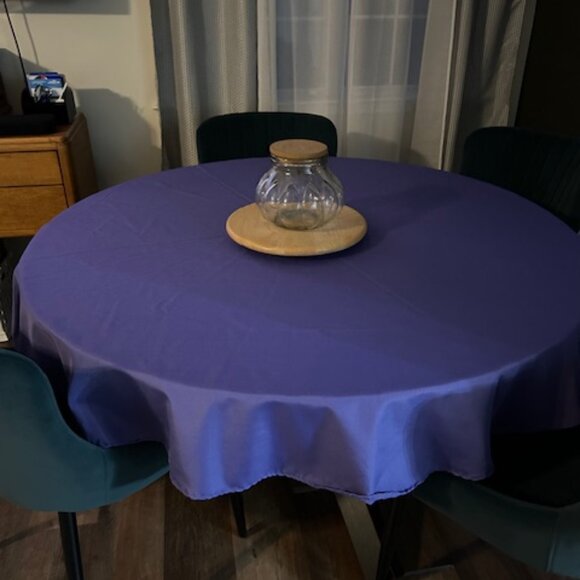 66 inches diameter Round Tablecloth - Purple - Picture 1 of 2